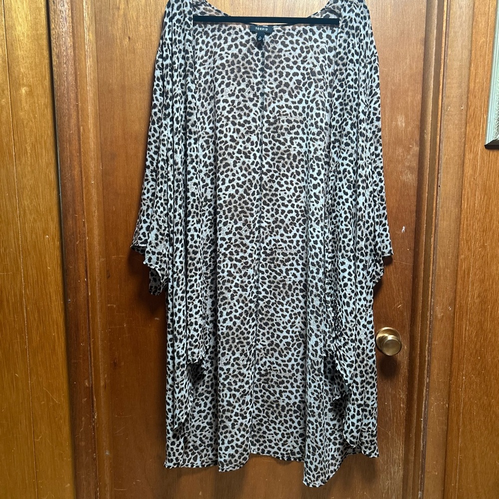 Torrid Leopard Print Kimono. Size 4.
